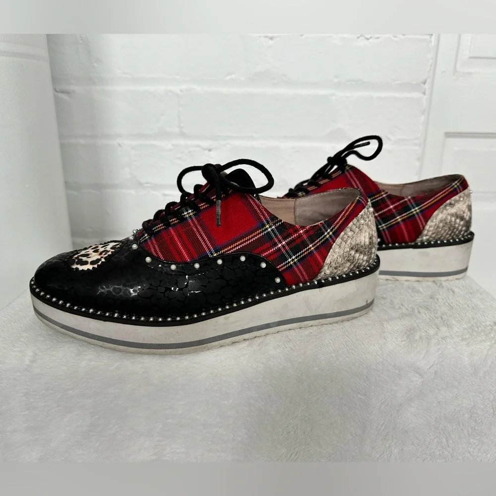 Betsey Johnson Marti Oxfords - Picture 1 of 3